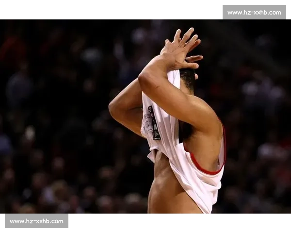 撕裂之城的双时代：罗伊的黄曼巴传奇与杨瀚森的青春风暴