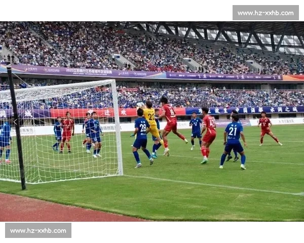 苏超球员海底捞兼职获赞：赛场与职场的励志双面人生