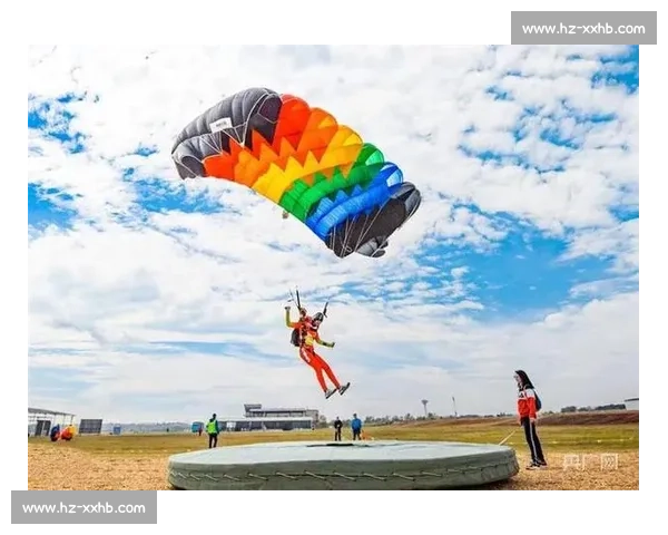 空中飞车双跳伞：当车手与座驾共舞蓝天